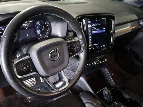 Used 2021 Volvo XC40 T5 R-Design image 13