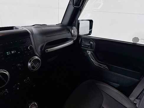 Used 2017 Jeep Wrangler Unlimited Sahara w/ Connectivity Group AWD/4WD image 21