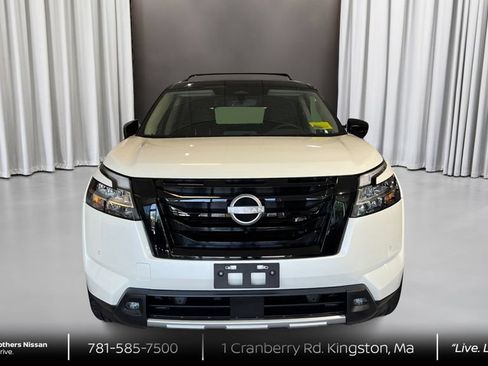 Certified 2024 Nissan Pathfinder SL w/ SL Premium Package AWD/4WD image 2