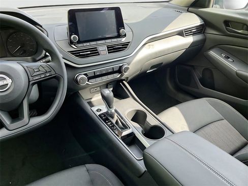 Used 2025 Nissan Altima 2.5 S FWD image 24