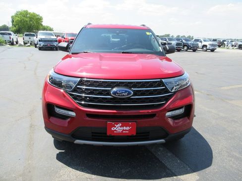 Used 2020 Ford Explorer XLT w/ Equipment Group 202A AWD/4WD image 11