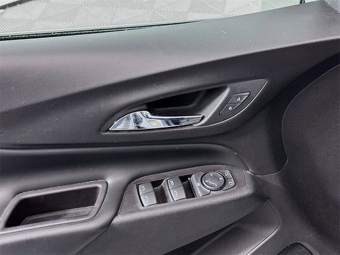 Used 2018 Chevrolet Equinox LT image 17