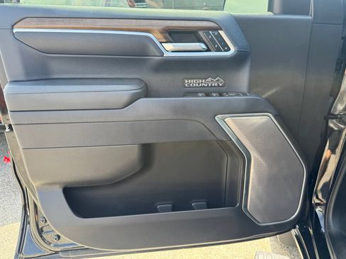 Used 2022 Chevrolet Silverado 1500 High Country w/ High Country Premium Package AWD/4WD image 14
