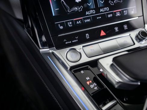 Used 2019 Audi e-tron Prestige AWD/4WD image 33