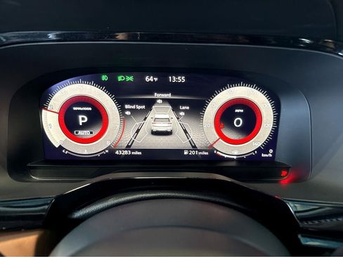 Used 2023 Nissan Pathfinder Platinum image 3