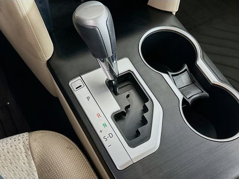 Used 2012 Toyota Camry LE image 23