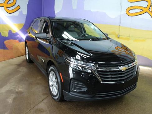 Used 2023 Chevrolet Equinox LS w/ LS Convenience Package image 2