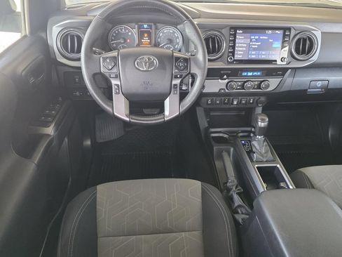 Used 2022 Toyota Tacoma TRD Sport w/ Technology Package RWD image 10
