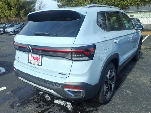 New 2026 Volkswagen Taos SE AWD/4WD image 2