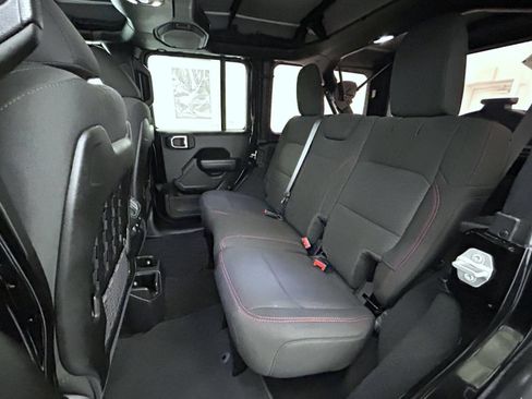 Used 2022 Jeep Wrangler Unlimited Rubicon w/ Cold Weather Group AWD/4WD image 19