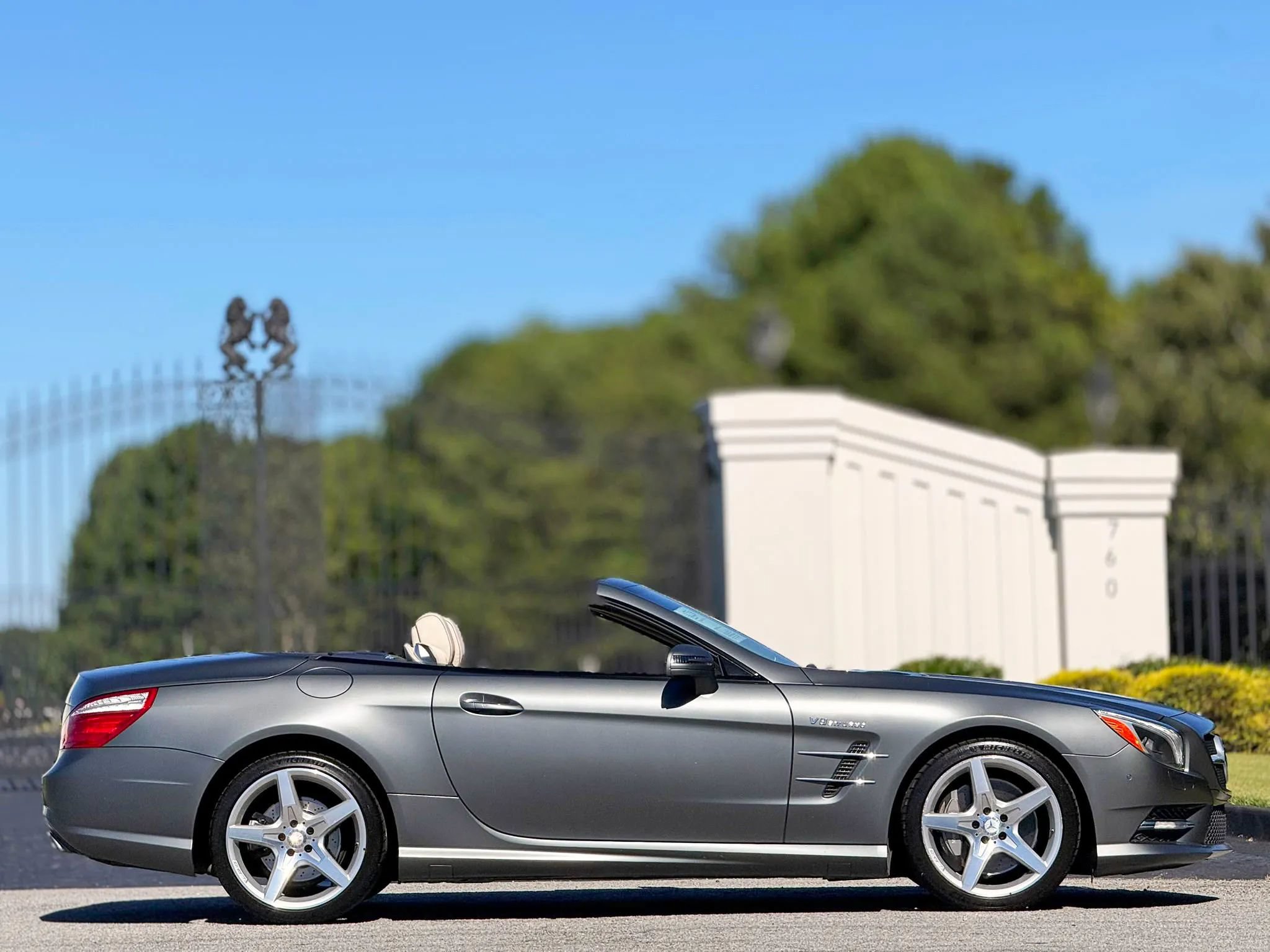 Used 2014 Mercedes-Benz SL 550 w/ Sport Wheel Package image 8