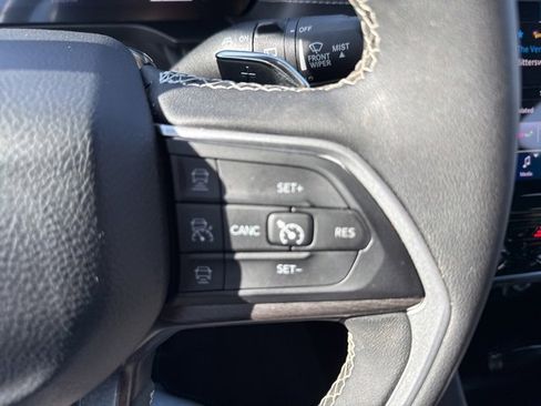 Used 2024 Jeep Grand Cherokee L Limited w/ Black Appearance Package image 34