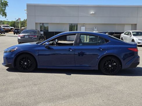 Used 2025 Toyota Camry SE image 2