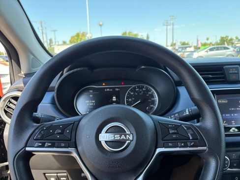 Used 2025 Nissan Versa SV FWD image 25