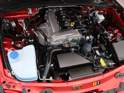 Used 2021 MAZDA MX-5 Miata Club RWD image 37