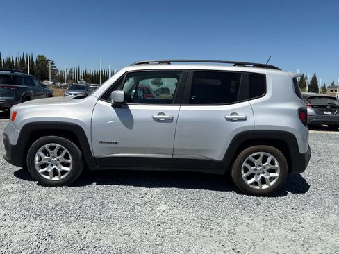 Used 2017 Jeep Renegade Latitude FWD image 6