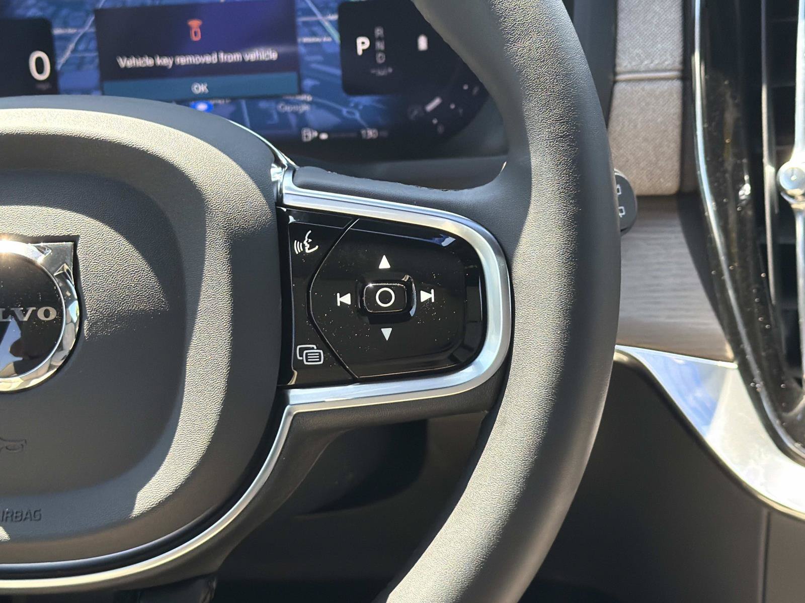 New 2027 Volvo XC90 B5 Plus AWD/4WD image 9