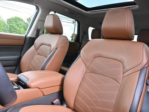 Used 2023 Nissan Pathfinder Platinum w/ Cargo Package AWD/4WD image 16