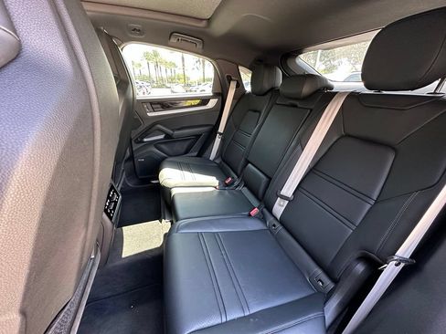 Certified 2024 Porsche Cayenne Coupe AWD/4WD image 41