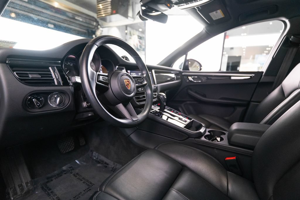 Certified 2024 Porsche Macan S AWD/4WD image 4