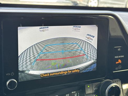 Used 2023 Toyota Highlander XLE image 19