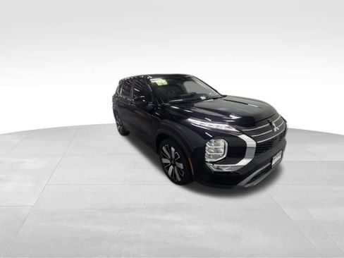 Used 2025 Mitsubishi Outlander SE FWD image 4