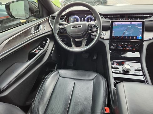 Used 2024 Jeep Grand Cherokee Overland image 13