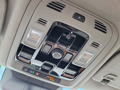 Used 2025 Cadillac Escalade Sport Platinum w/ LPO, Floor Liner Package AWD/4WD image 23