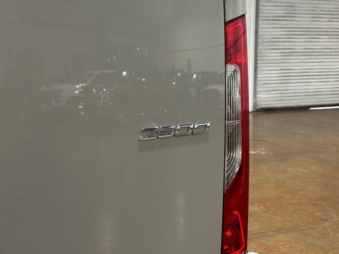 Used 2021 Mercedes-Benz Sprinter 2500 image 39