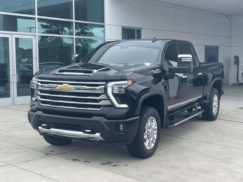 Used 2024 Chevrolet Silverado 2500 High Country AWD/4WD image 2