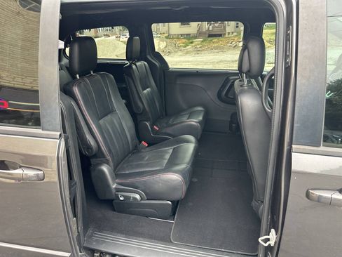Used 2017 Dodge Grand Caravan GT FWD image 11