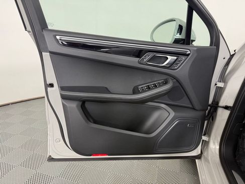 Certified 2023 Porsche Macan S AWD/4WD image 19