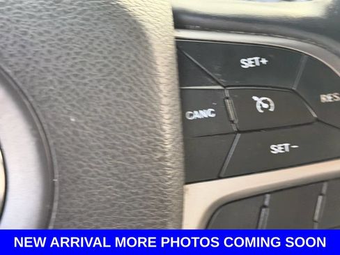 Used 2019 Jeep Grand Cherokee Laredo RWD image 27