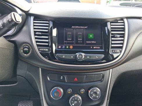 Used 2020 Chevrolet Trax LT w/ LT Convenience Package FWD image 19
