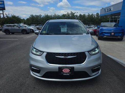 Used 2023 Chrysler Pacifica Touring-L FWD image 8