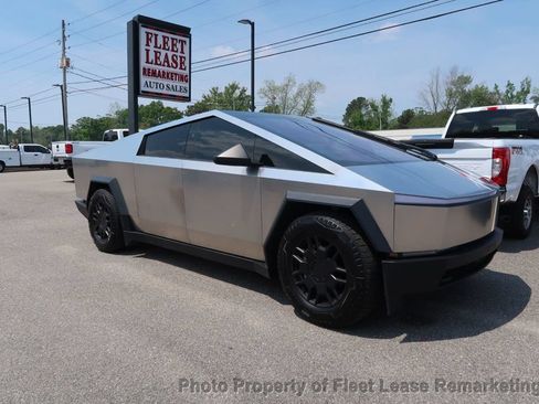 Used 2024 Tesla Cybertruck AWD Crew Cab image 7