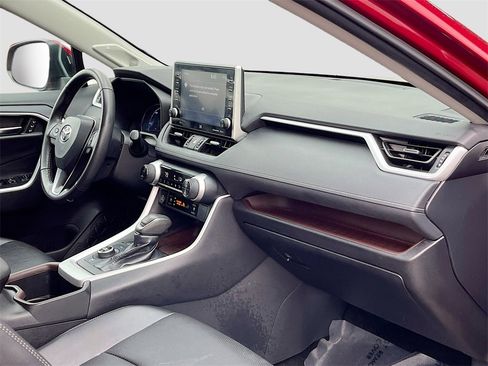 Used 2022 Toyota RAV4 Limited image 32