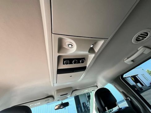Used 2016 Chrysler Town & Country Touring w/ Driver Convenience Group FWD image 30