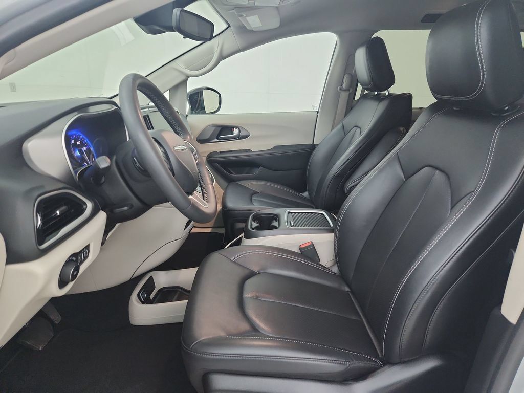 Certified 2024 Chrysler Pacifica Touring-L FWD image 20