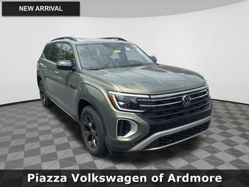 Used 2025 Volkswagen Atlas Peak Edition SE AWD/4WD image 1