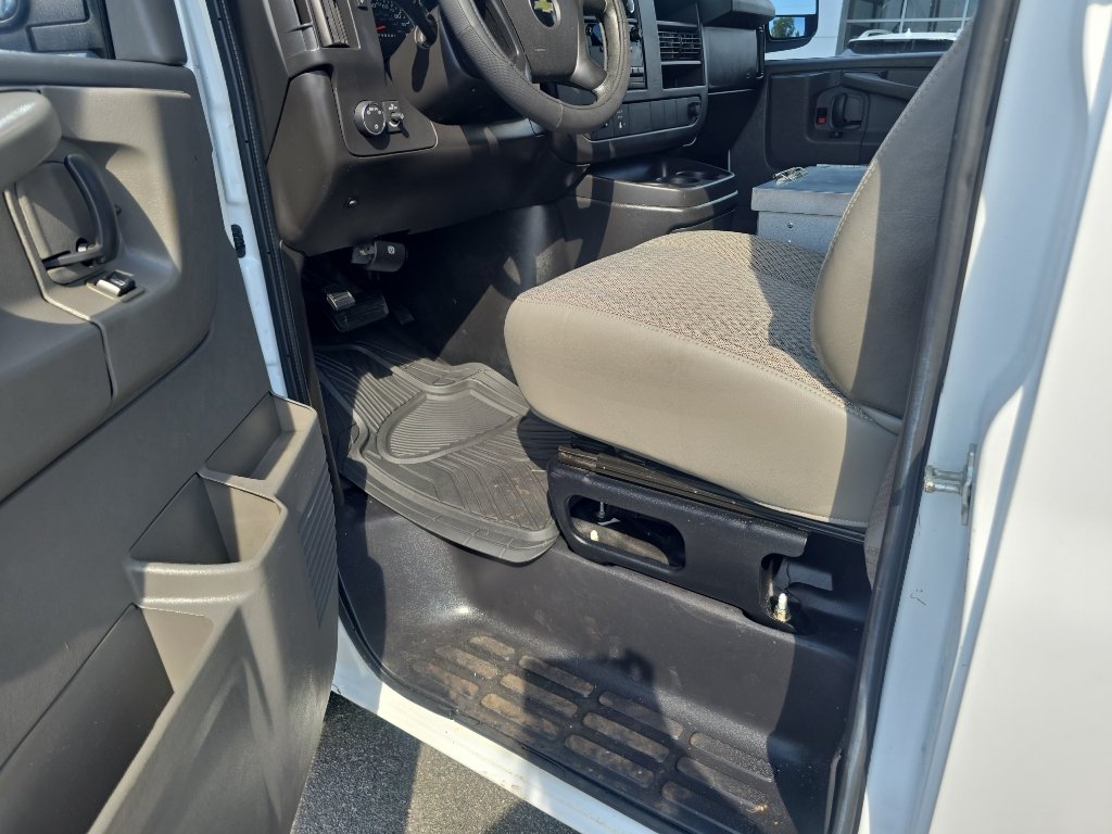 Used 2014 Chevrolet Express 2500 RWD image 13