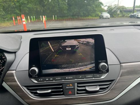 Used 2025 Nissan Altima 2.5 SV FWD image 23