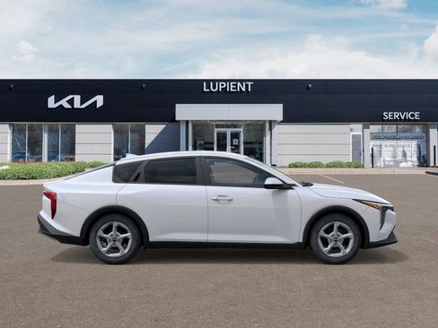 New 2025 Kia K4 LXS image 10