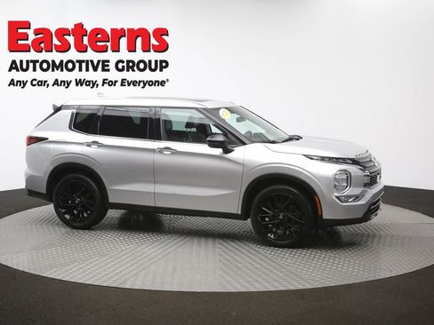 Used 2022 Mitsubishi Outlander SE image 46