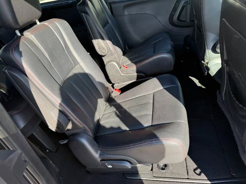 Used 2017 Dodge Grand Caravan GT image 19