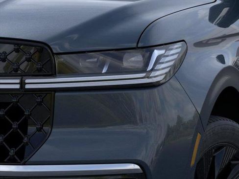 New 2026 Lincoln Navigator Reserve w/ Jet Appearance Package AWD/4WD image 18
