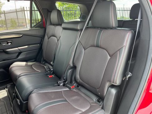 Used 2025 Honda Pilot Black Edition image 18