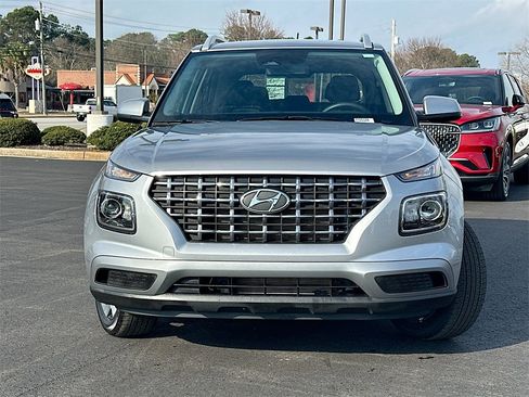 Used 2023 Hyundai Venue SEL image 5