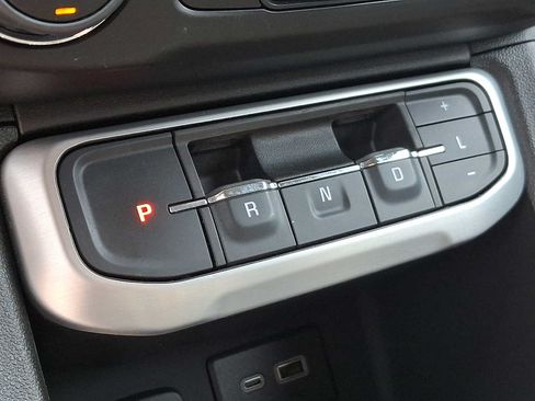 Used 2023 GMC Acadia SLE w/ Driver Convenience Package FWD image 17