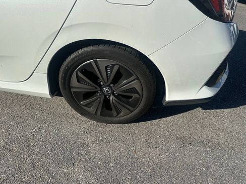 Used 2018 Honda Civic EX image 9